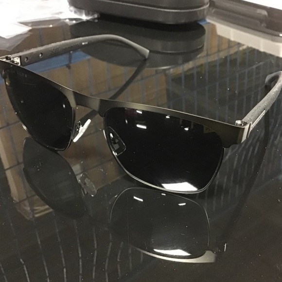 SOLD ‼️NEW MENS HUGO BOSS SUNGLASSES - Picture 2 of 2